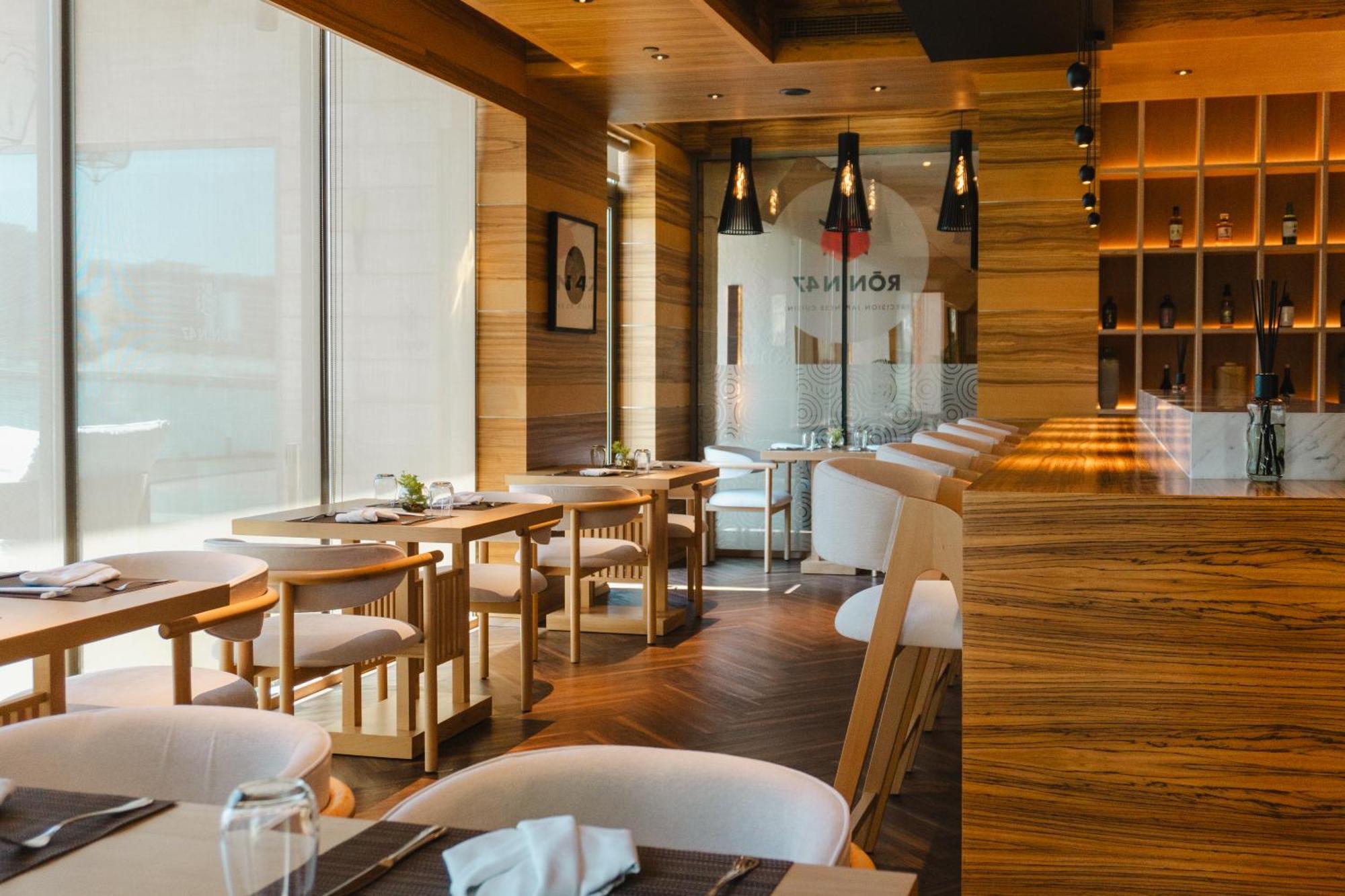 リーフ リゾート マナーマ エクステリア 写真 Interior of the restaurant