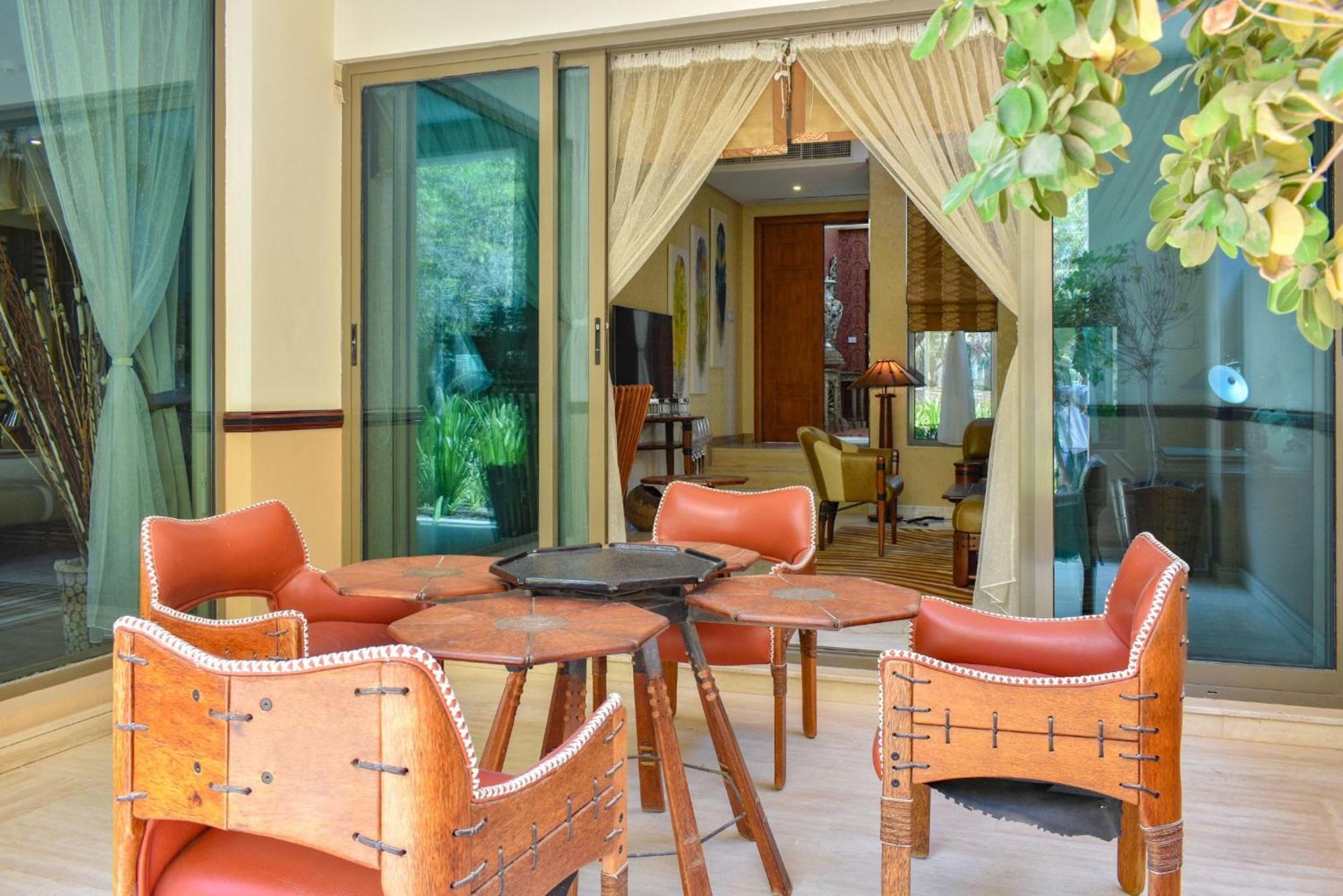 リーフ リゾート マナーマ エクステリア 写真 The interior of a suite at the hotel