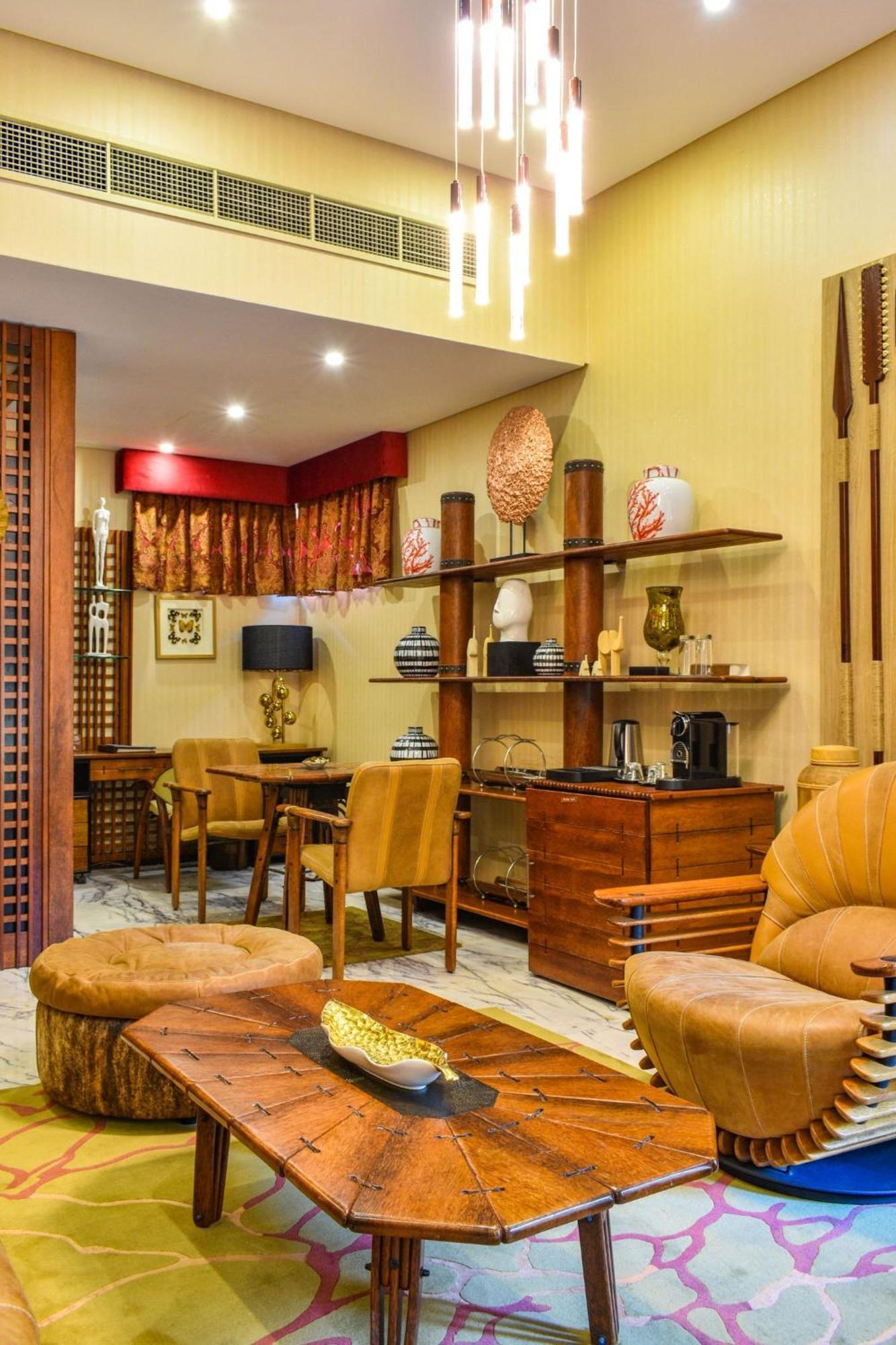 リーフ リゾート マナーマ エクステリア 写真 A living room in a suite at the hotel