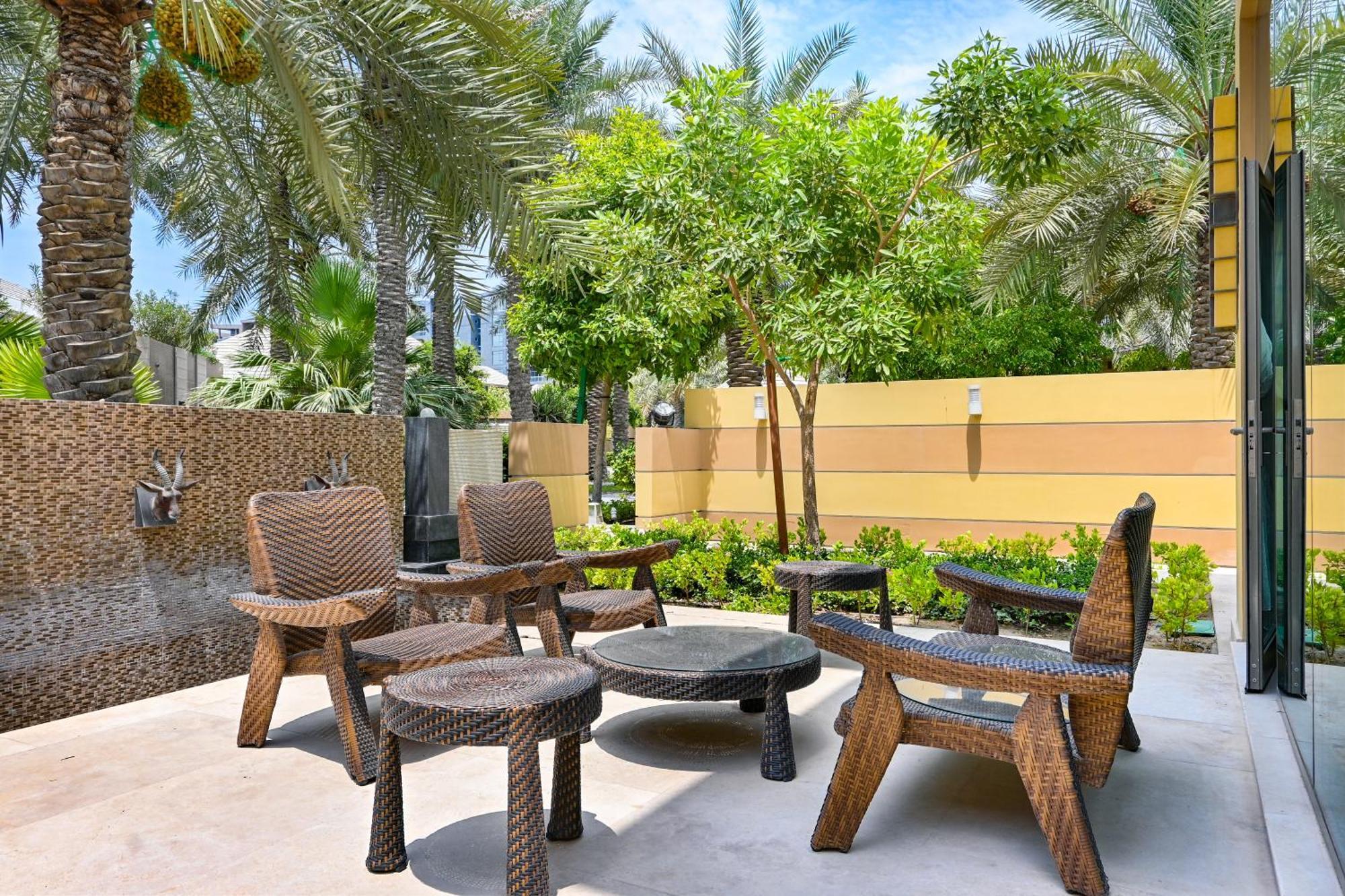 リーフ リゾート マナーマ エクステリア 写真 The Palm Beach Hotel